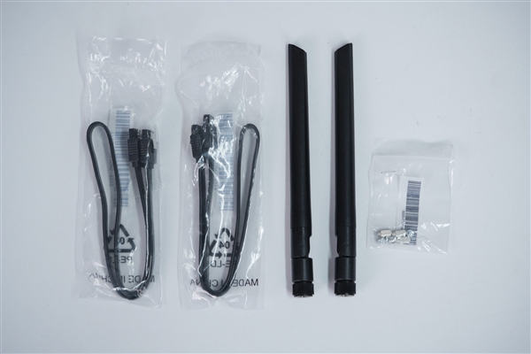 冠軍娛樂：銀白裝甲+黑色PCB！銘瑄Z890-A WIFI主板圖賞